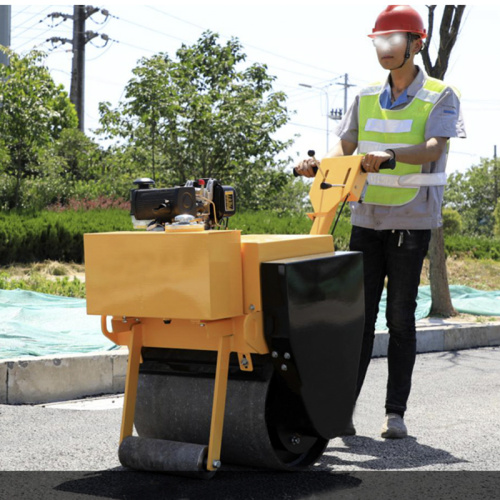 A Cylindrical Road Roller a cylindrical road roller made of iron Manufactory