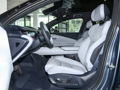 LYNK&CO Z10 Pure Electric Fastback - High Speed New Energy Vehicle