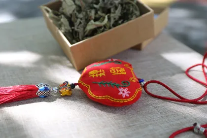 Handcrafted Auspicious Lock Fragrant Bags: Combining Tradition and Scent