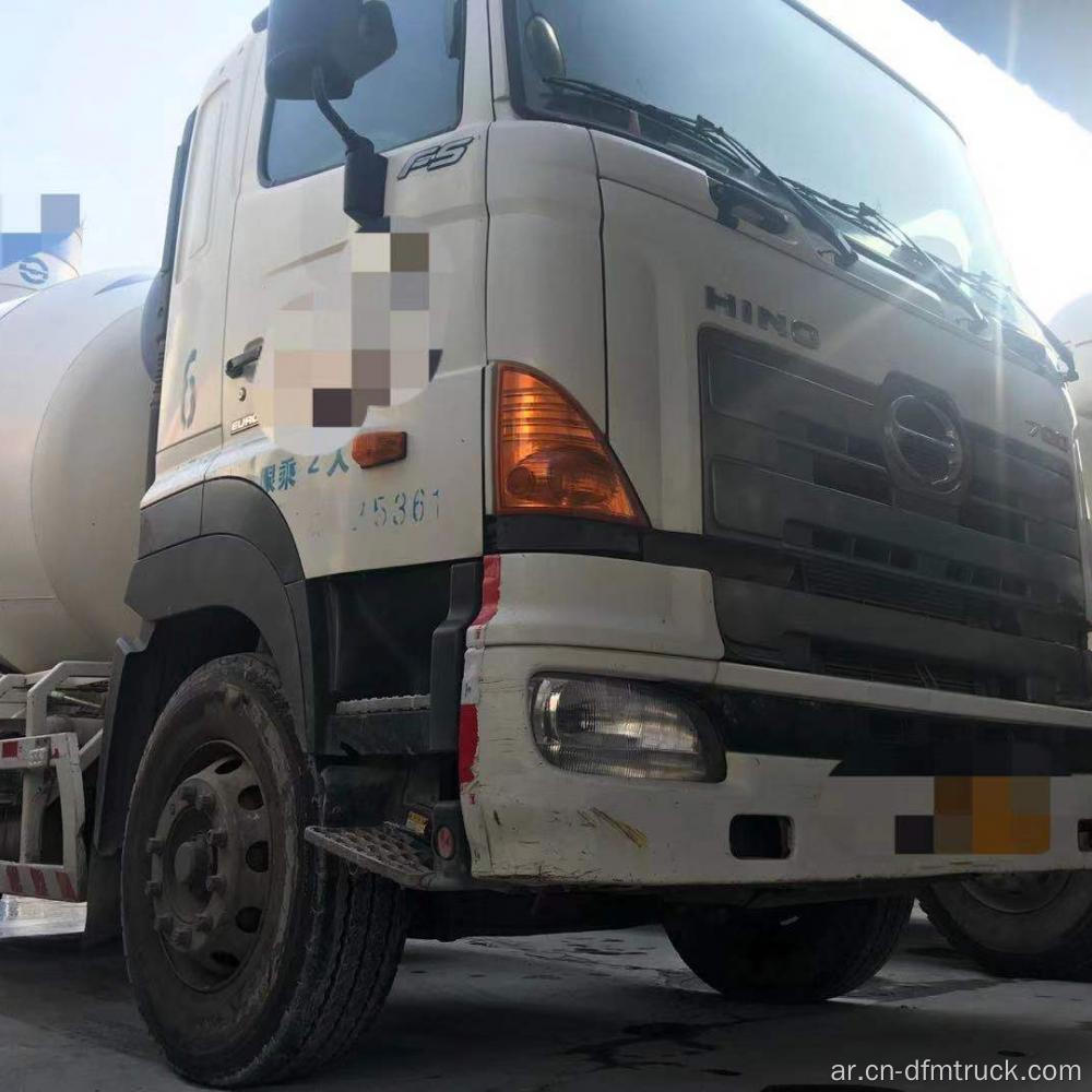 تستخدم Hino 700 Mixer Truck