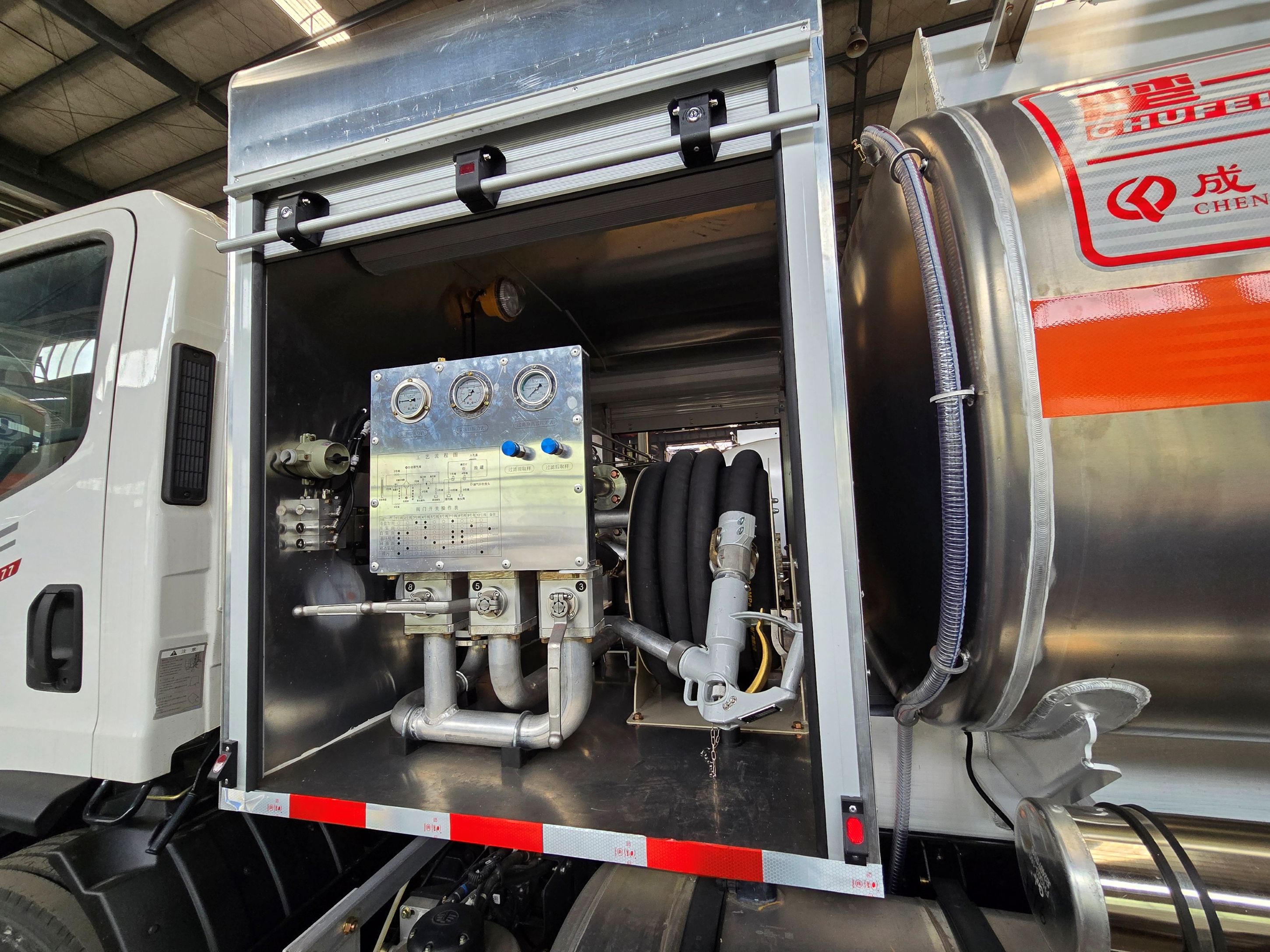 High Quality Dongfeng 6×4 25.5m³ Tanker Truck in fuel Delivery