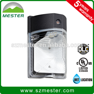 LED wall mount light fixture for outdoor use with 17W 1600lm 5 years warranty UL and DLC certificate
