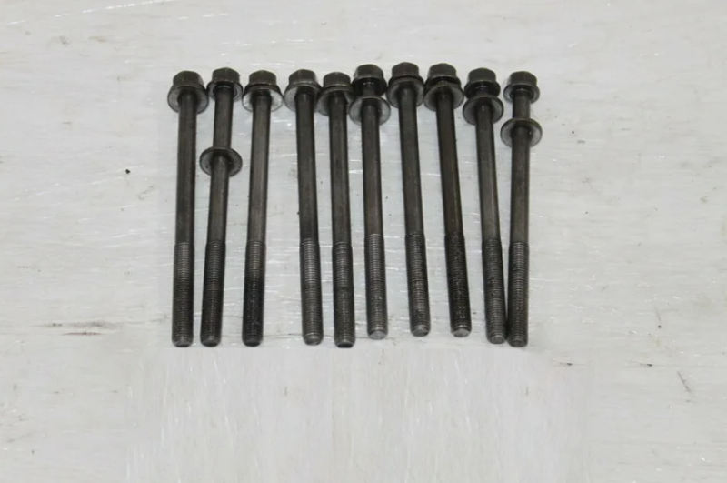 Cylinder head bolt set for engine repair