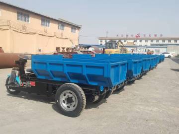 Electric mini dumper with cargo box