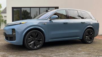 Li L8 Blue color 4 awd