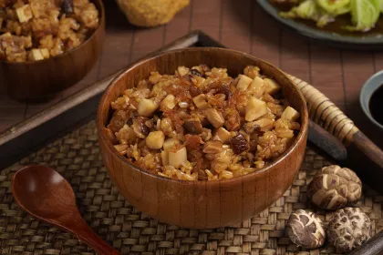 Bibimbap With Mushroom Sauce Self -heated Rice