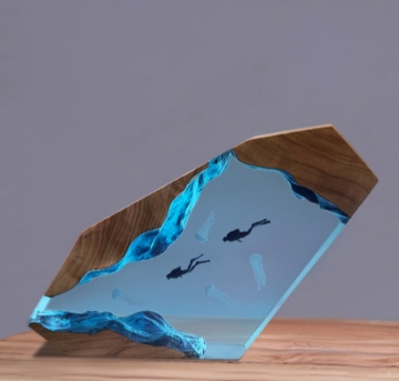 Custom Wood Table Lamp with Resin Crafts for Office Decoration
