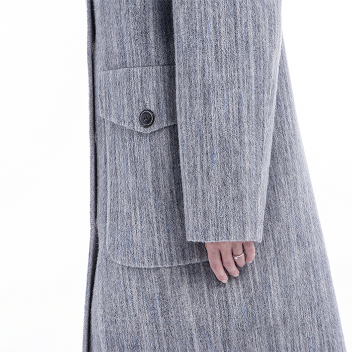 The Side of Fashionable Light Gray Cashmere Overcoat