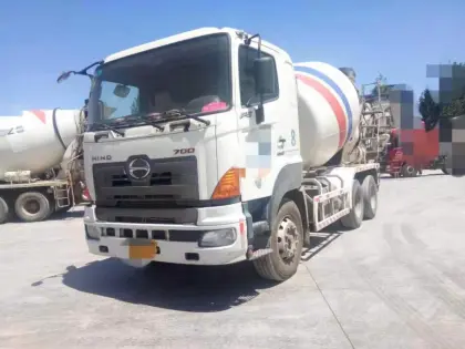 Used Hino 700 Mixer Truck