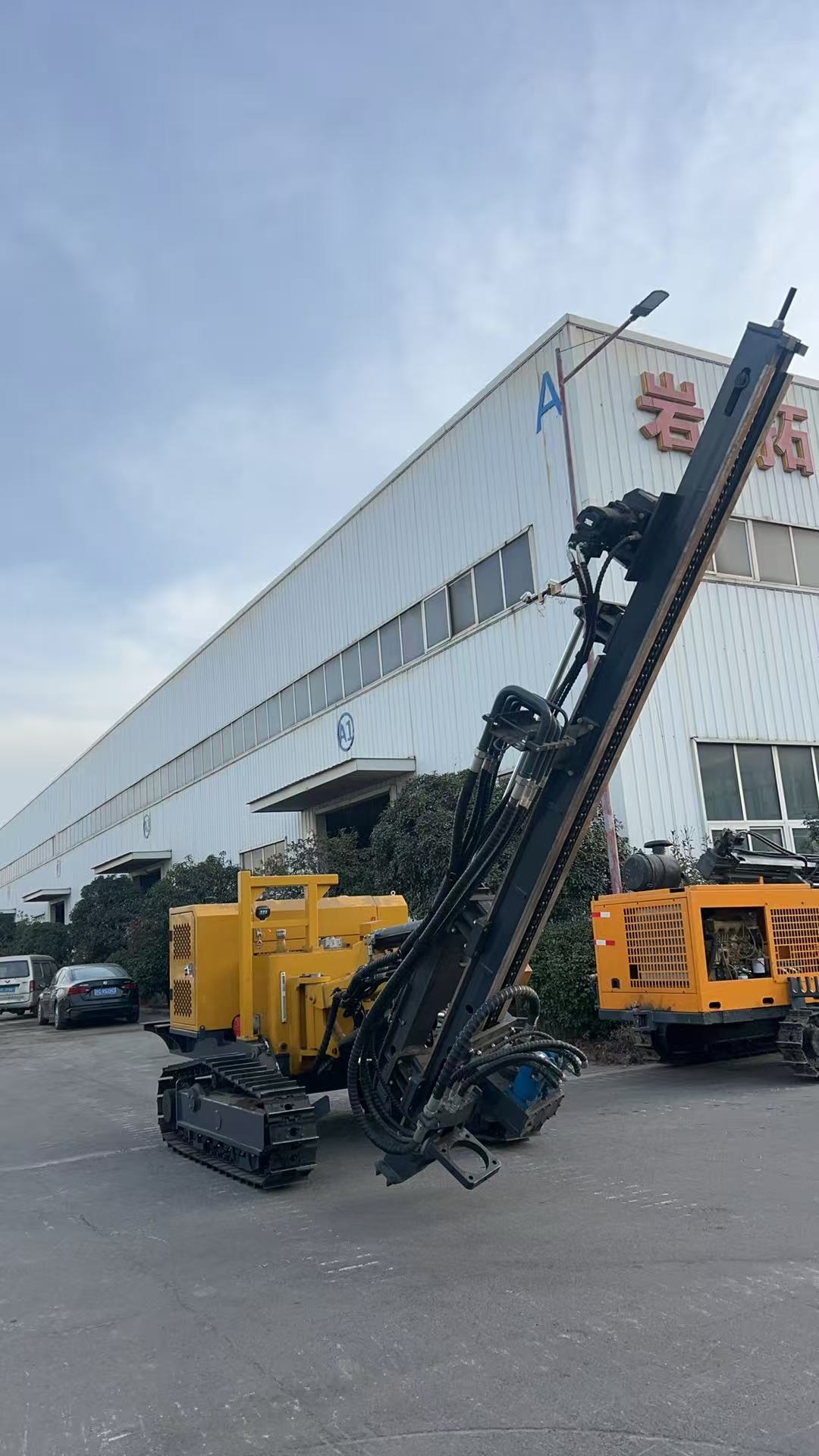 Down-the-hole drilling rig1