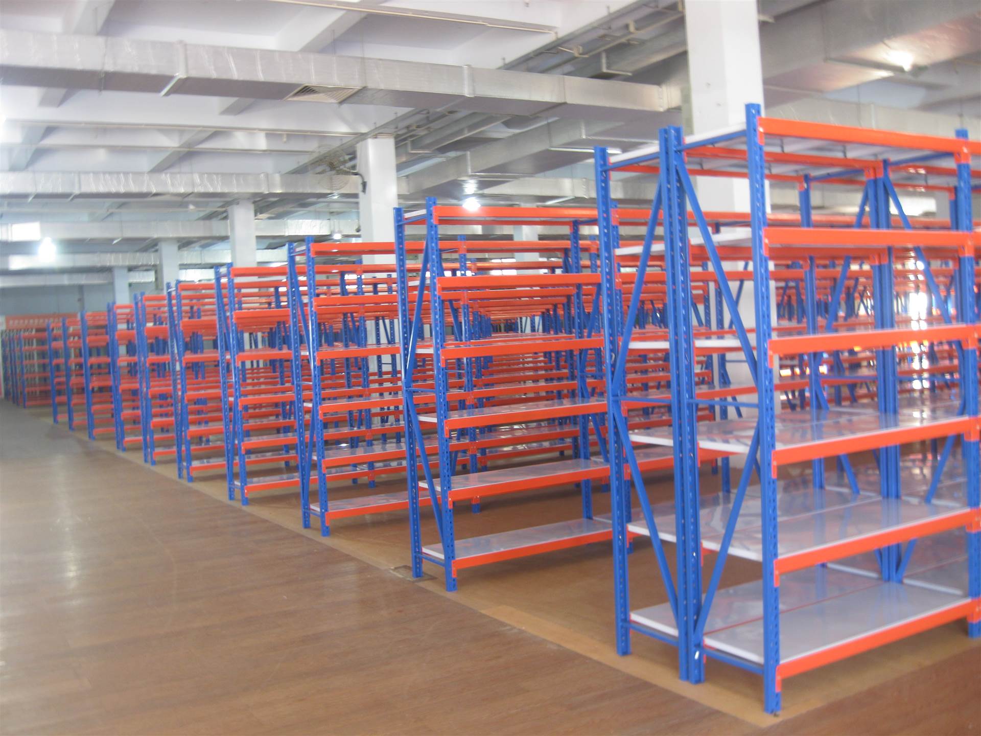rak paparan display shelves