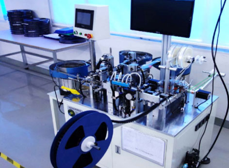 Automatische Montagemaschine Automatic assembly machine