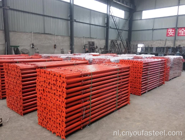 Stalen steigerframe voor betonconstructie