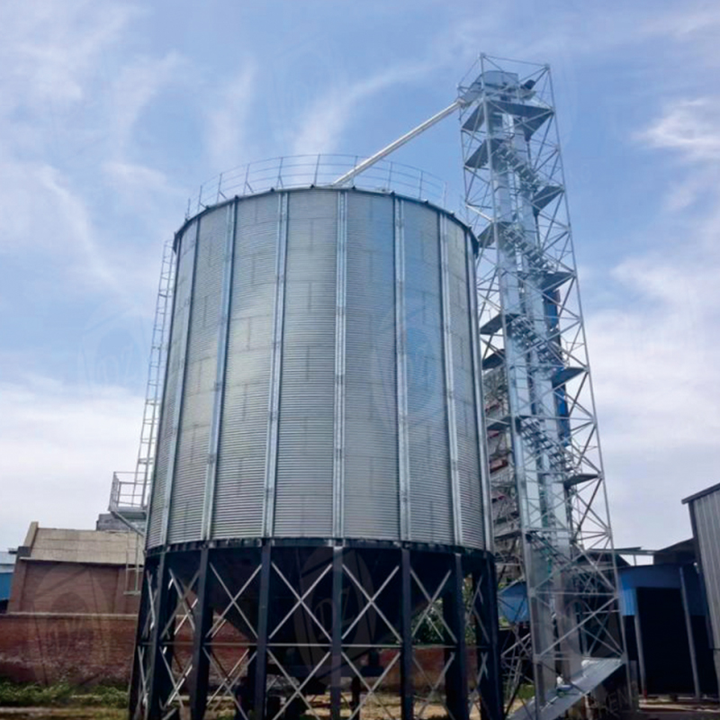Wear-resistant silo for building materials