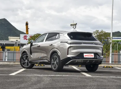Lynk & Co 08: China's Luxury Hybrid SUV