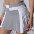 Jupe plissée haute taille et ensemble de tennis sur les hauts