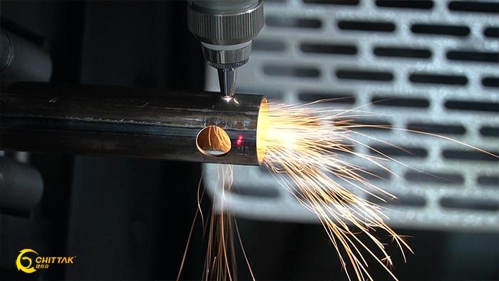 laser cutting machine