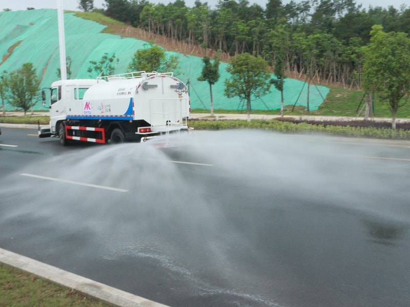 high pressure water jetting truck working 9