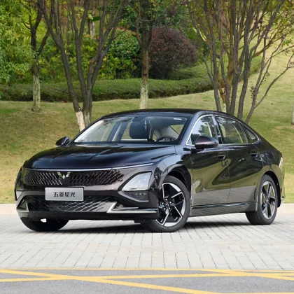 Wuling Starlight Hybrid Sedan: Five Seat A-Class Long-Range New Energy Vehicle