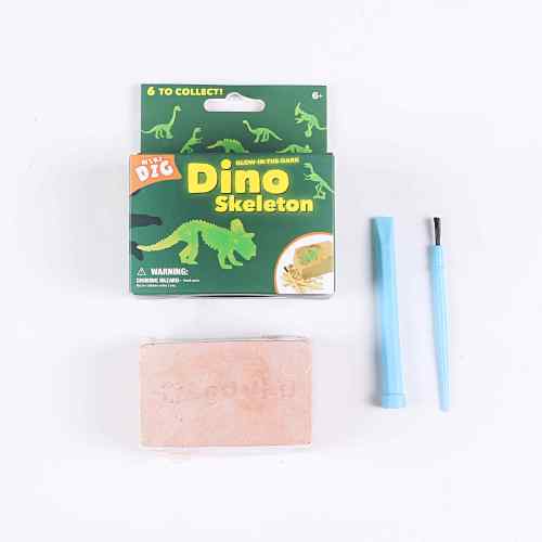 Динозавры копают игрушки для детей