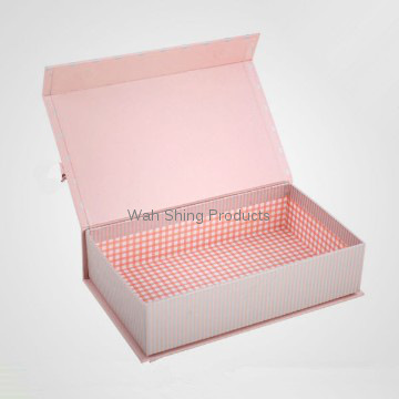 Cream magnetic closure box for gift