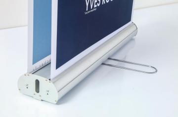 Économie Silver Broad Base Roll Up Banner Stand