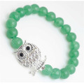 Bracelet de pierres précieuses d&#39;aventurine verte avec un morceau de hibou en alliage diamante