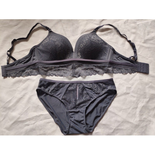 Conjunto de bikini sujetador triangular suave de encaje inalámbrico en stock