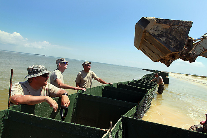 Factory galvanized military barricade mesh bastion