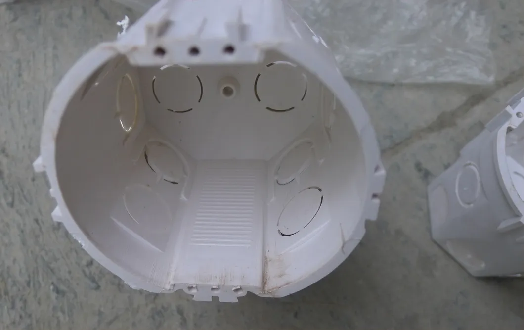 Caja de conexiones montada en la pared de estilo europeo