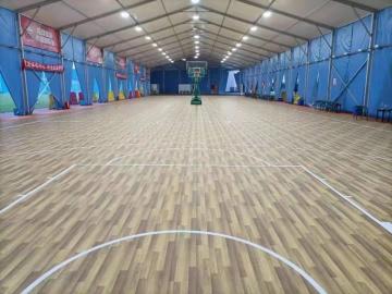 Suelo deportivo multiusos de PVC para interiores con patrón de madera económico