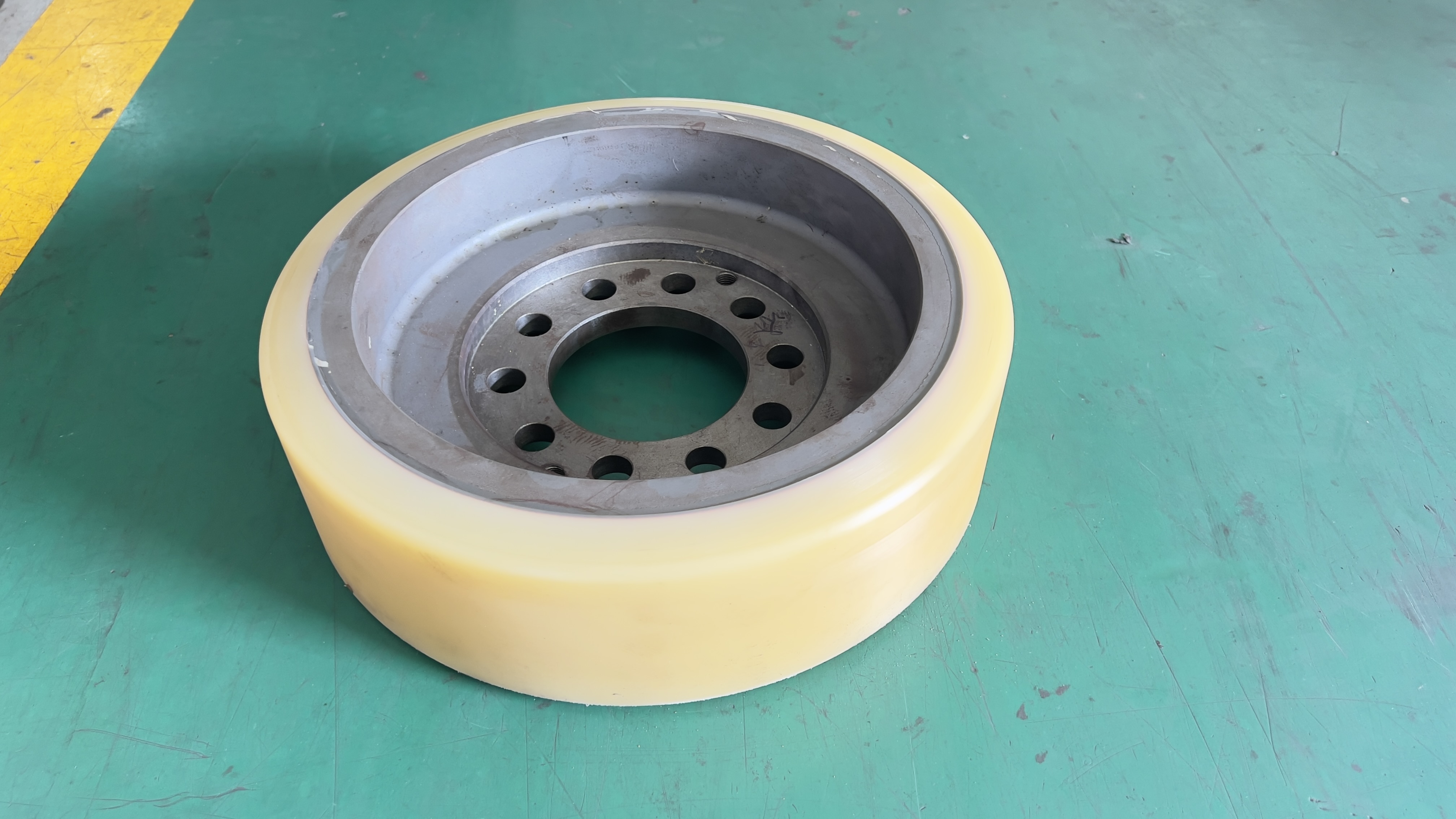 Monorail crane drive wheel