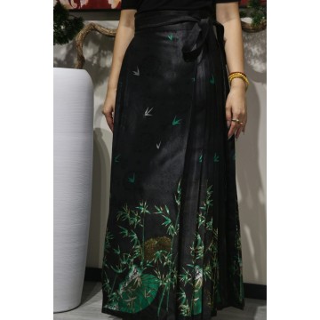 Falda de seda plisada negra con cara de caballo chino