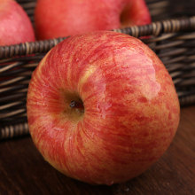 Bau buah dari Fuji merah