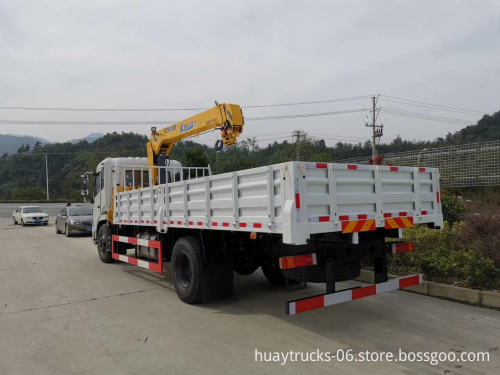Factory Direct Dongfeng 4x2 5 Tons Truck Mounted Crane - High Quality