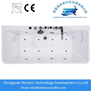 Square soaking seamed bathtub