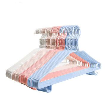 Vêtements de cintre en métal.