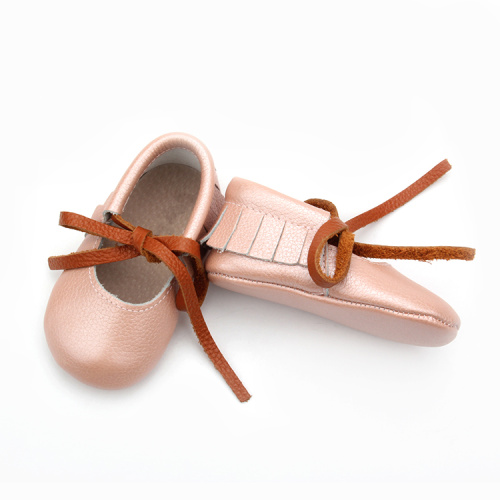 Belle scarpe da bambino in pelle carine