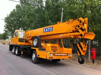 30T KATO NK300E-V TRUCK MOBILE HYDRAULIC CRANES