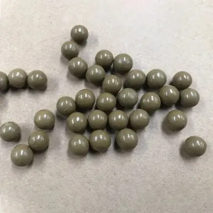 Outdoor Hunting: Safe Slingshot Practice with Non-Rebound Mud Balls