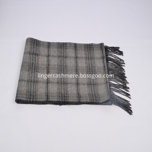 Gentle Plaid Wool Scarf