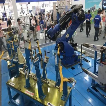 Yaskawa GP180 Palletizer with CNGBS Customized Gripper for Robotic Palletizing