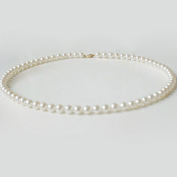 Cultured freshwater round pearl necklace with 14k gold clasp, 18-inch length