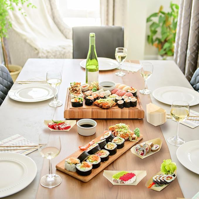 Ship-shaped disposable dinner plates