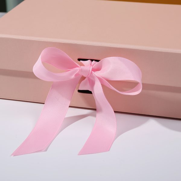 Magnetic Foldable Packaging Box with Ribbon