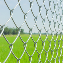 Ocynkowana siatka druciana cyklonowa o długości 8 stóp i 6 stóp. Ogrodzenie z ogniwami łańcuchowymi