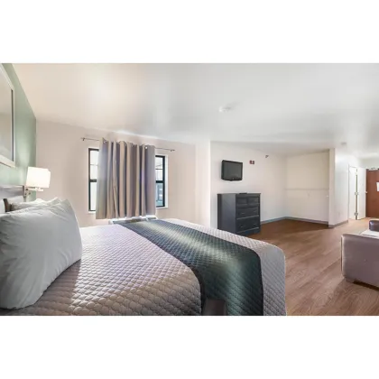 Economic Modern Design Hometowne Studios Hotel Bedroom Furniture Set