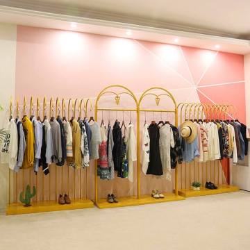 Edelstahl glänzende goldene Kleidungsständer für Bekleidungsgeschäfte