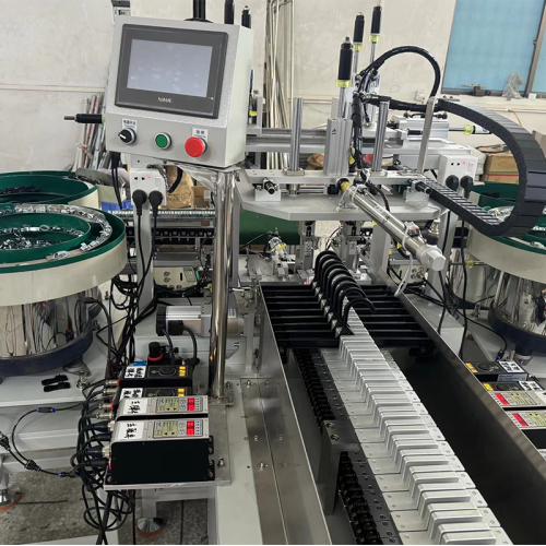 ماكينة صنع الشماعات البلاستيكية لشماعات السراويل