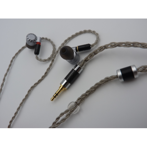 Monitores intrauditivos para músicos con cables desmontables